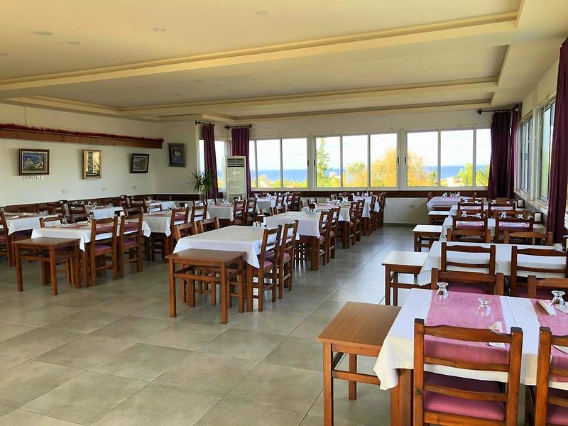 Rose Gardens Hotel 10