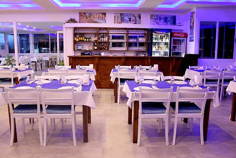 Rose Gardens Hotel 11