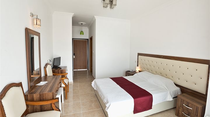 Rose Gardens Hotel 13