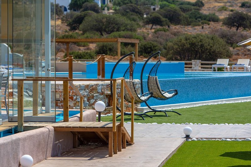 Sun & Moon Villas & Suites 3