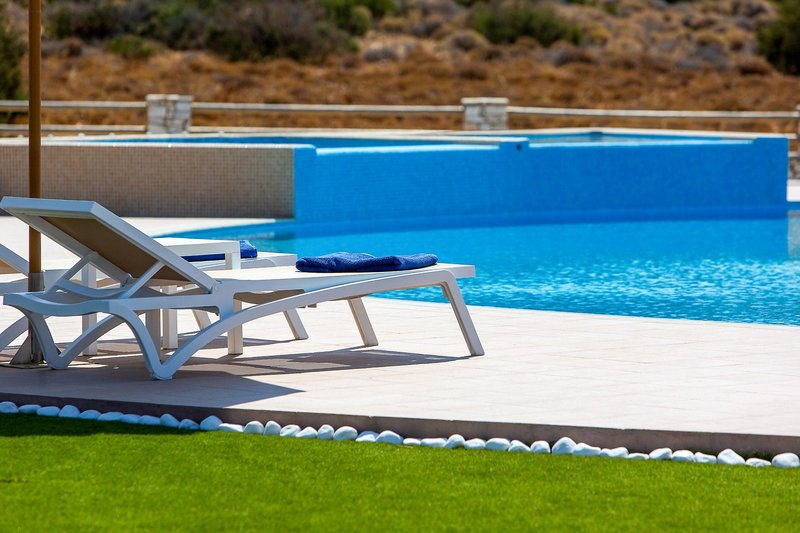 Sun & Moon Villas & Suites 5
