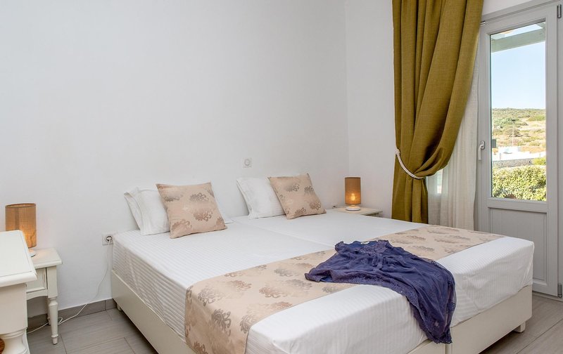 Sun & Moon Villas & Suites 8