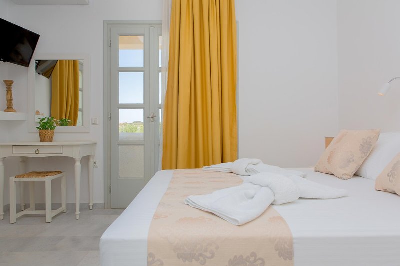 Sun & Moon Villas & Suites 14