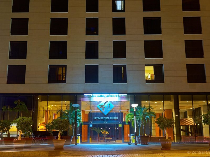 Zentral Center Hotel & Business Center - Erwachsenenhotel 1