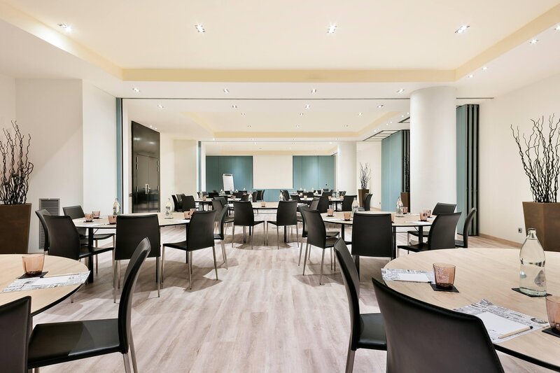 Hotel Barcelona Condal Mar managed by Melia 51