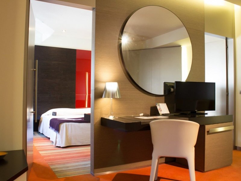 T Hotel 33