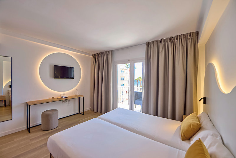 Universal Hotel Bikini 3