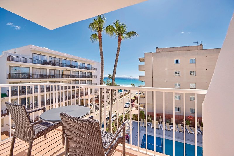 Universal Hotel Bikini 7