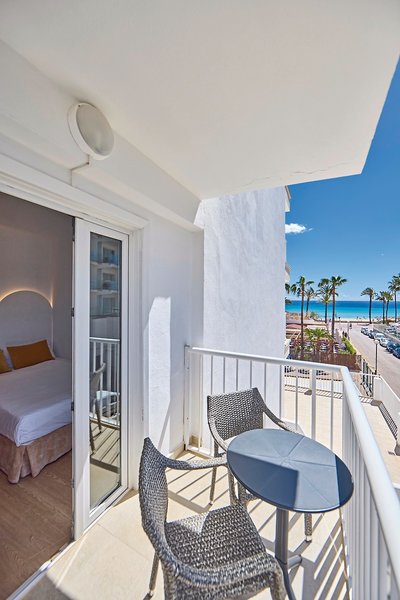 Universal Hotel Bikini 10