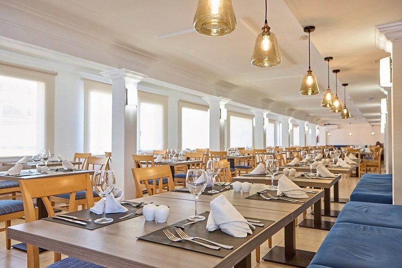 Universal Hotel Bikini 12