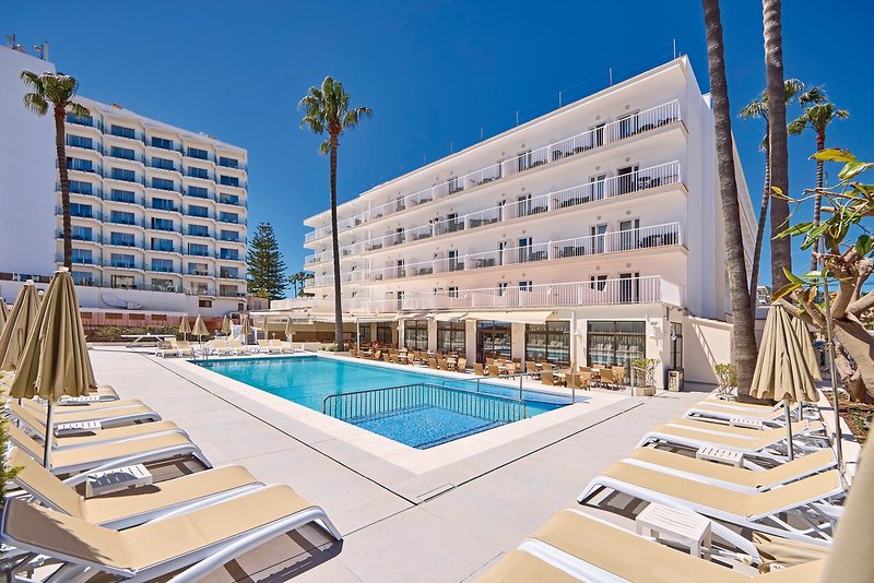 Universal Hotel Bikini 1