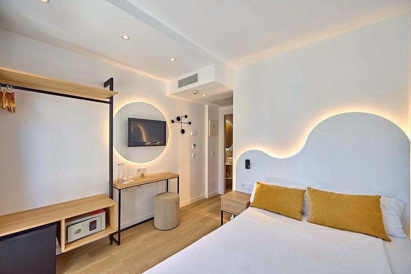 Universal Hotel Bikini 9