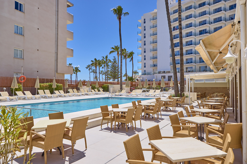 Universal Hotel Bikini 16