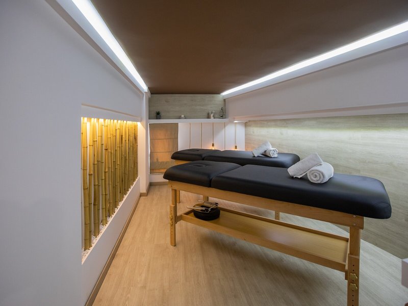 Mouikis Hotel 32