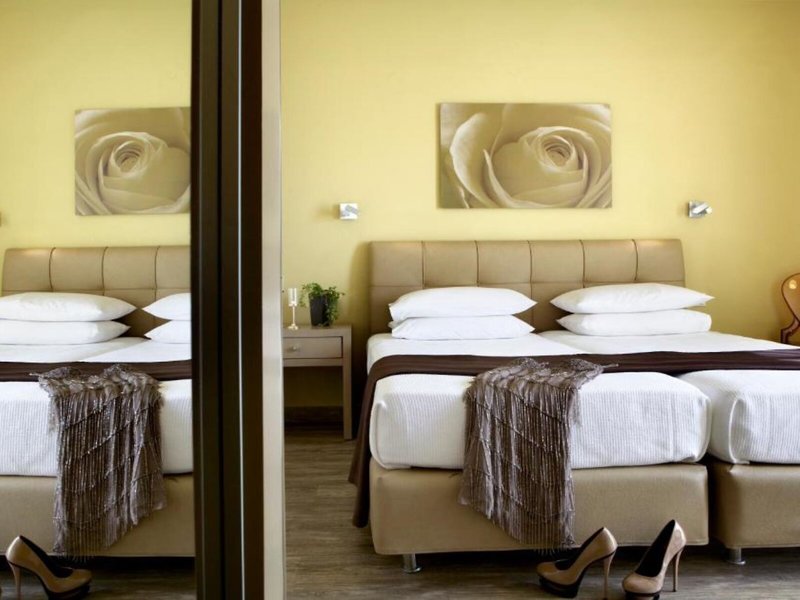 Mouikis Hotel 33