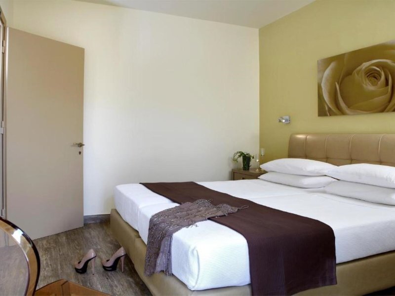Mouikis Hotel 35