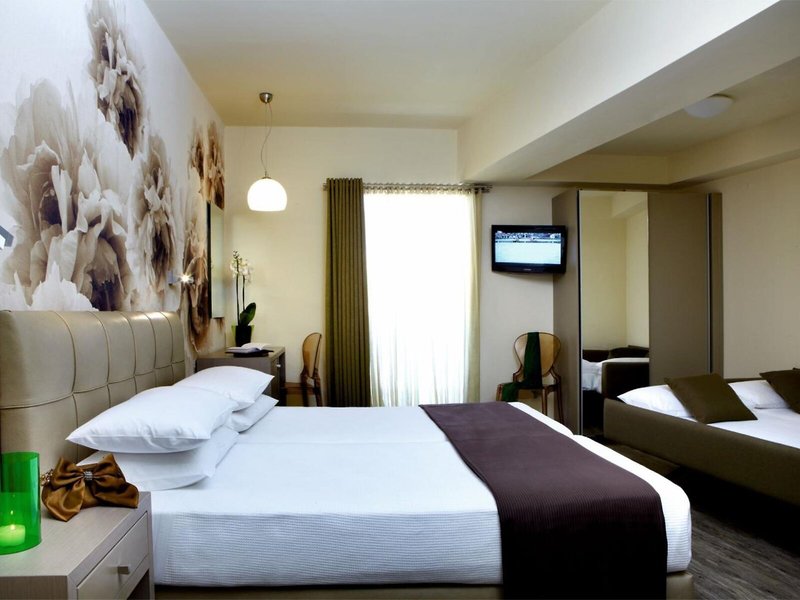 Mouikis Hotel 42