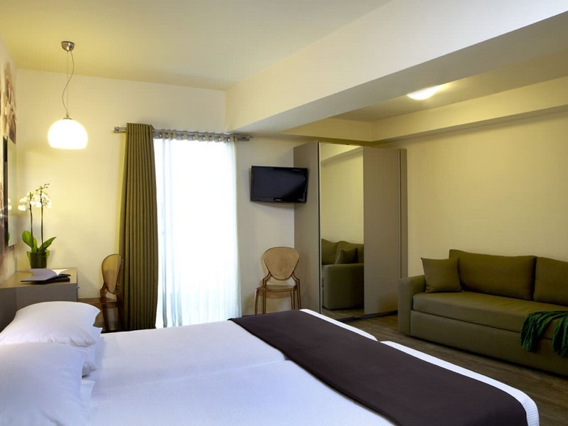Mouikis Hotel 43