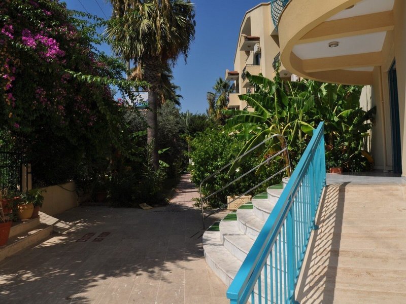 Hibiscus Apart & Garden 1