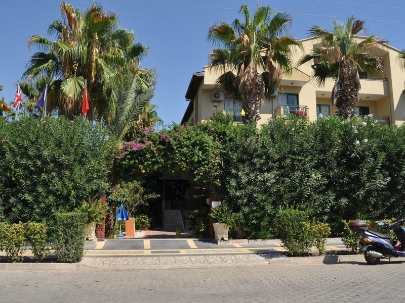 Hibiscus Apart & Garden 2