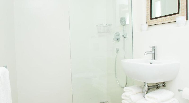 Cabau S´Argamassa Villas 2 - Bathroom Example
