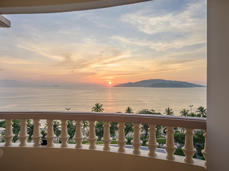 Sunrise Nha Trang Beach Hotel & Spa 7