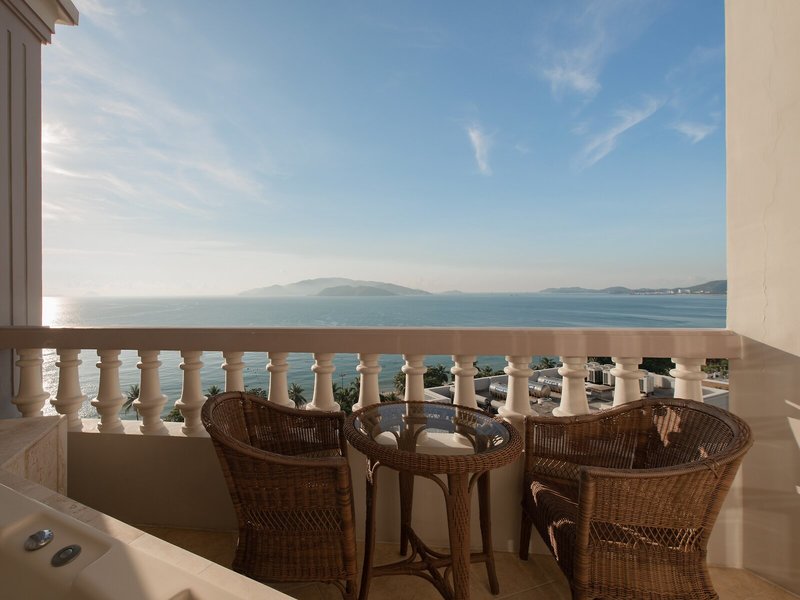 Sunrise Nha Trang Beach Hotel & Spa 8