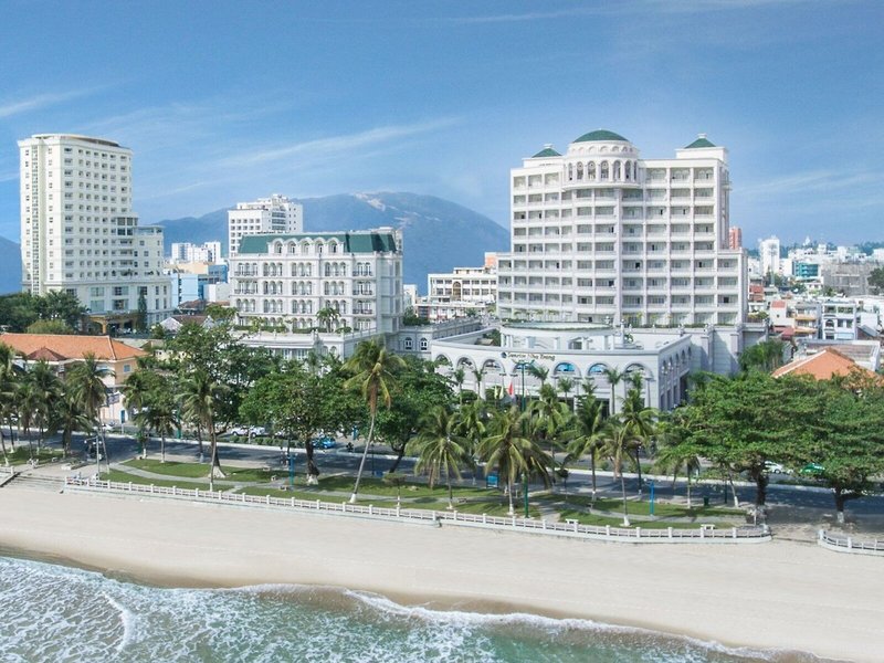 Sunrise Nha Trang Beach Hotel & Spa 9