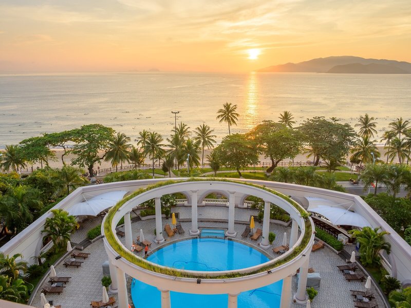 Sunrise Nha Trang Beach Hotel & Spa 10