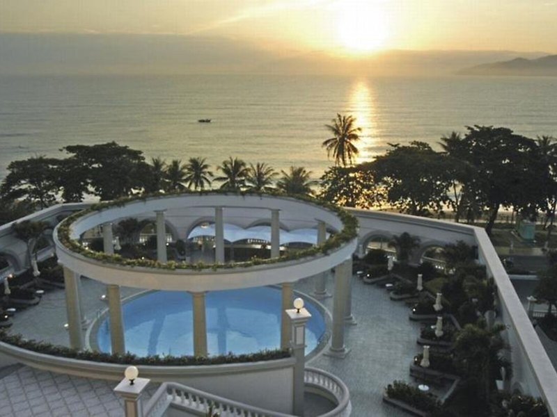 Sunrise Nha Trang Beach Hotel & Spa 12