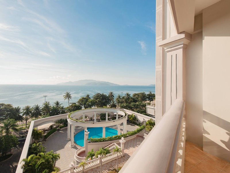 Sunrise Nha Trang Beach Hotel & Spa 13