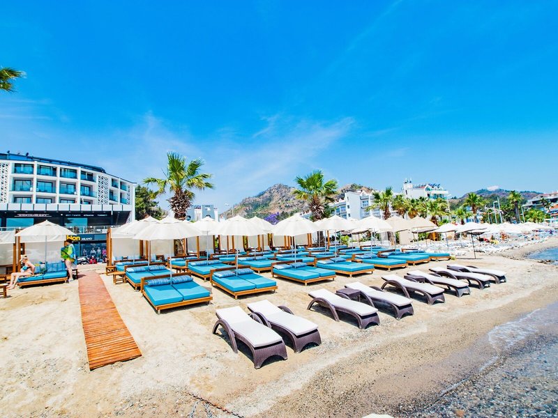 Class Beach Hotel 12