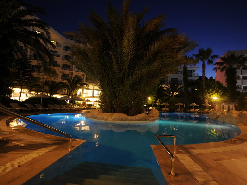 Tropical Beach Hotel 4