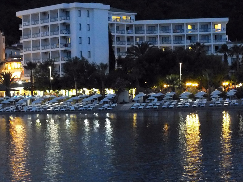 Tropical Beach Hotel 9