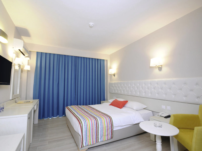 Tropical Beach Hotel 24