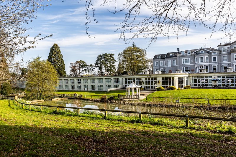 DoubleTree by Hilton Cheltenham 5