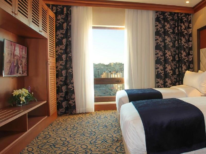 Thousand Nights Hotel 4