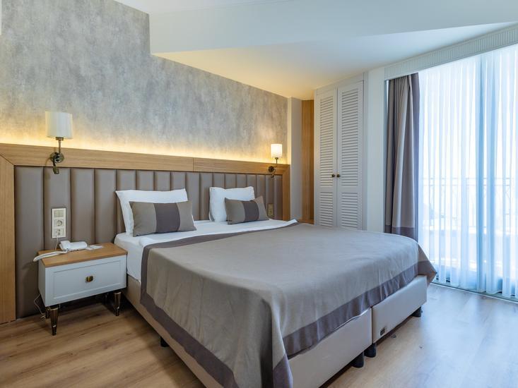 M.C.A. Marquis Hotel 6