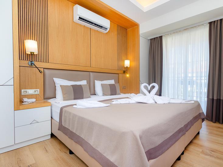 M.C.A. Marquis Hotel 7