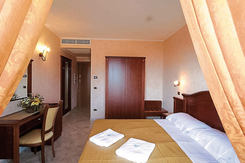 Hotel Santa Chiara 10