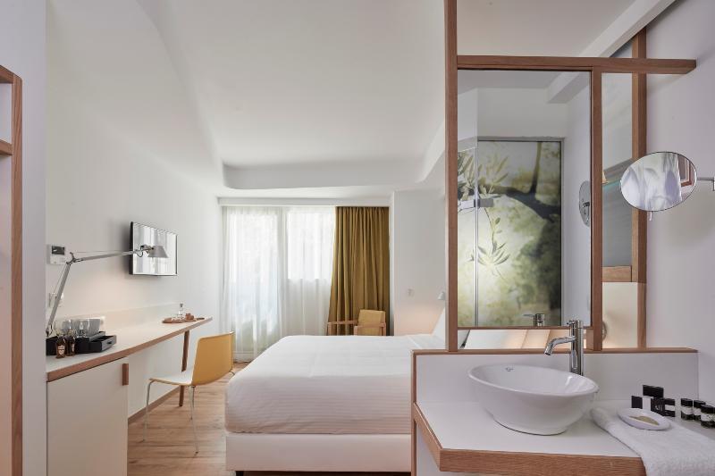 Olive Green Hotel 8
