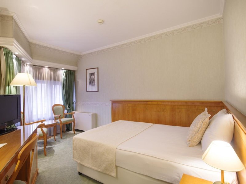 Downtown Boutique Hotel 37