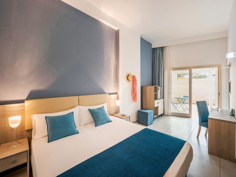 TUI BLUE Tropea 33