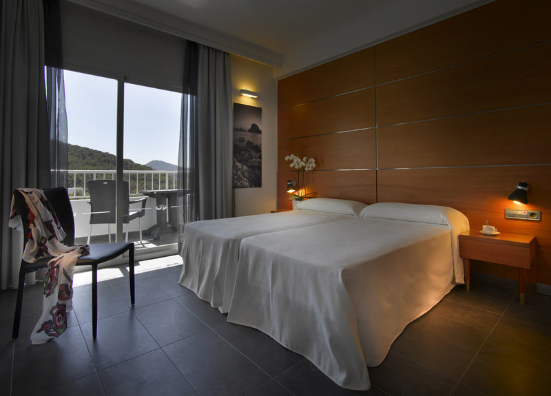 Palladium Hotel Cala Llonga 4