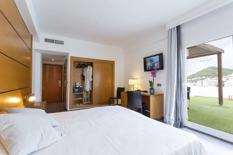 Palladium Hotel Cala Llonga 9