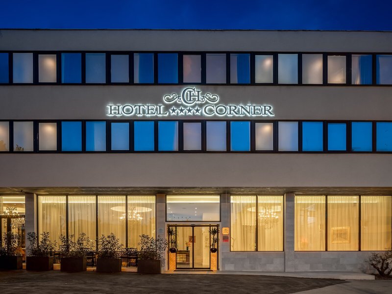 Hotel Corner 1