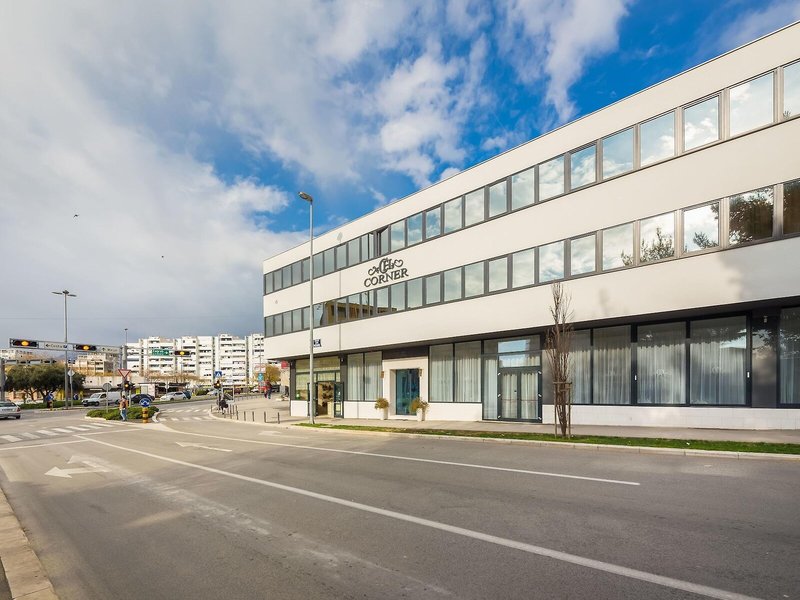 Hotel Corner 4