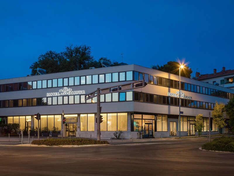 Hotel Corner 5