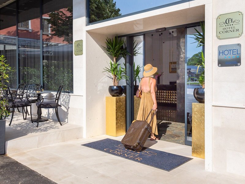 Hotel Corner 6