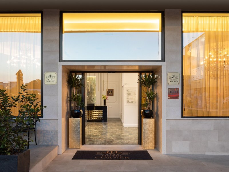 Hotel Corner 12